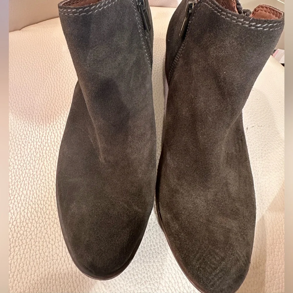 Lucky Brand NWOT Dark Green/ Gray Suede Leather Booties Double Zip Stacked Heel